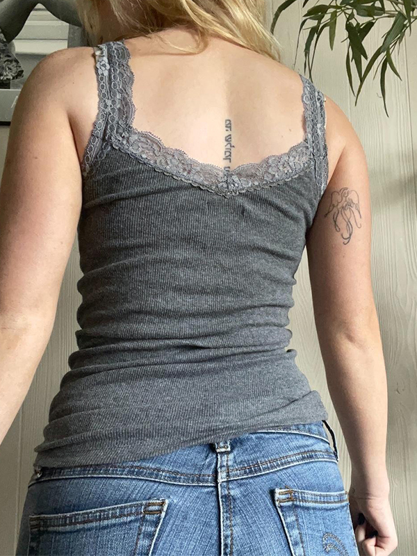 Graues Tanktop mit Spitzenbesatz und Grafikdruck im dunklen Stil-1